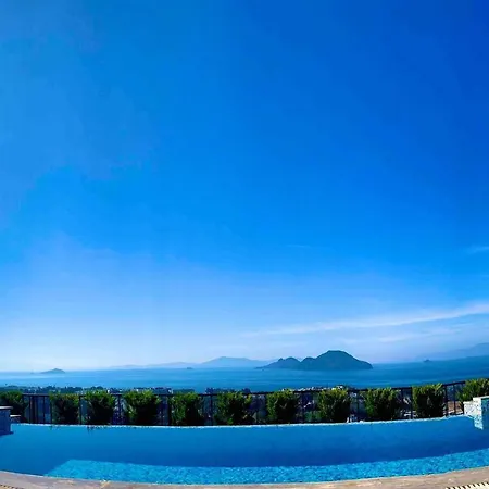 Bodrum - 5 Bedrooms With Heated Pool וילה