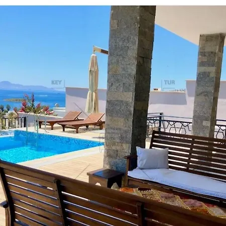 Bodrum - 5 Bedrooms With Heated Pool טורגוטריס